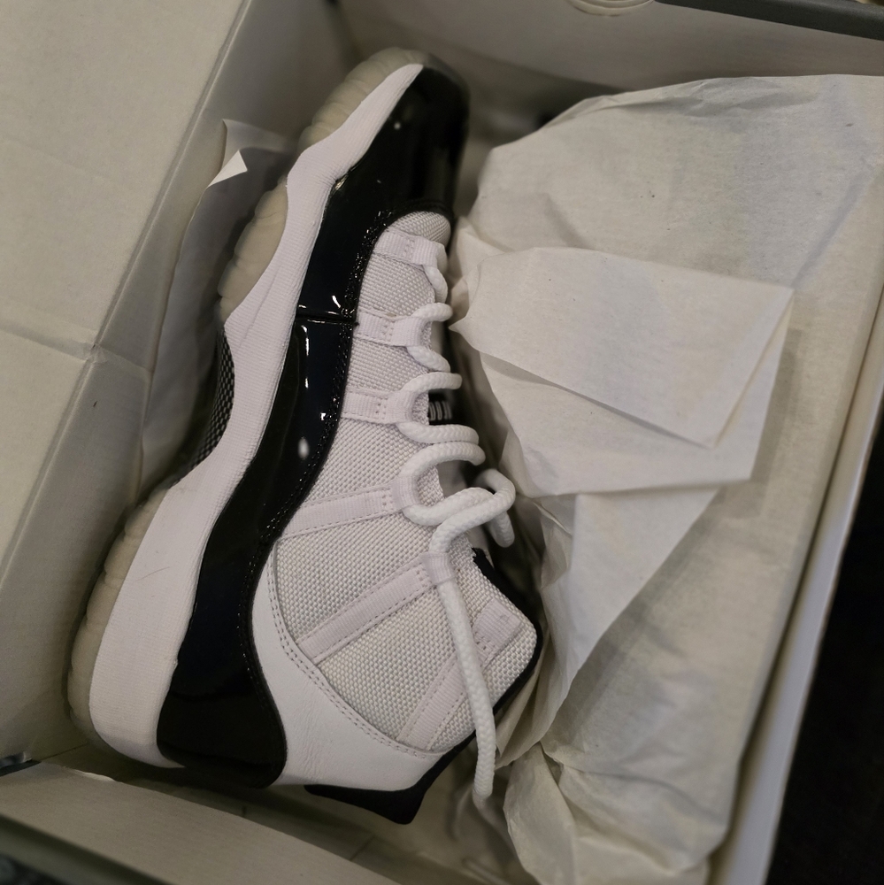 Air Jordan 11 Retro Concord Basketball Sneakers size 7Y